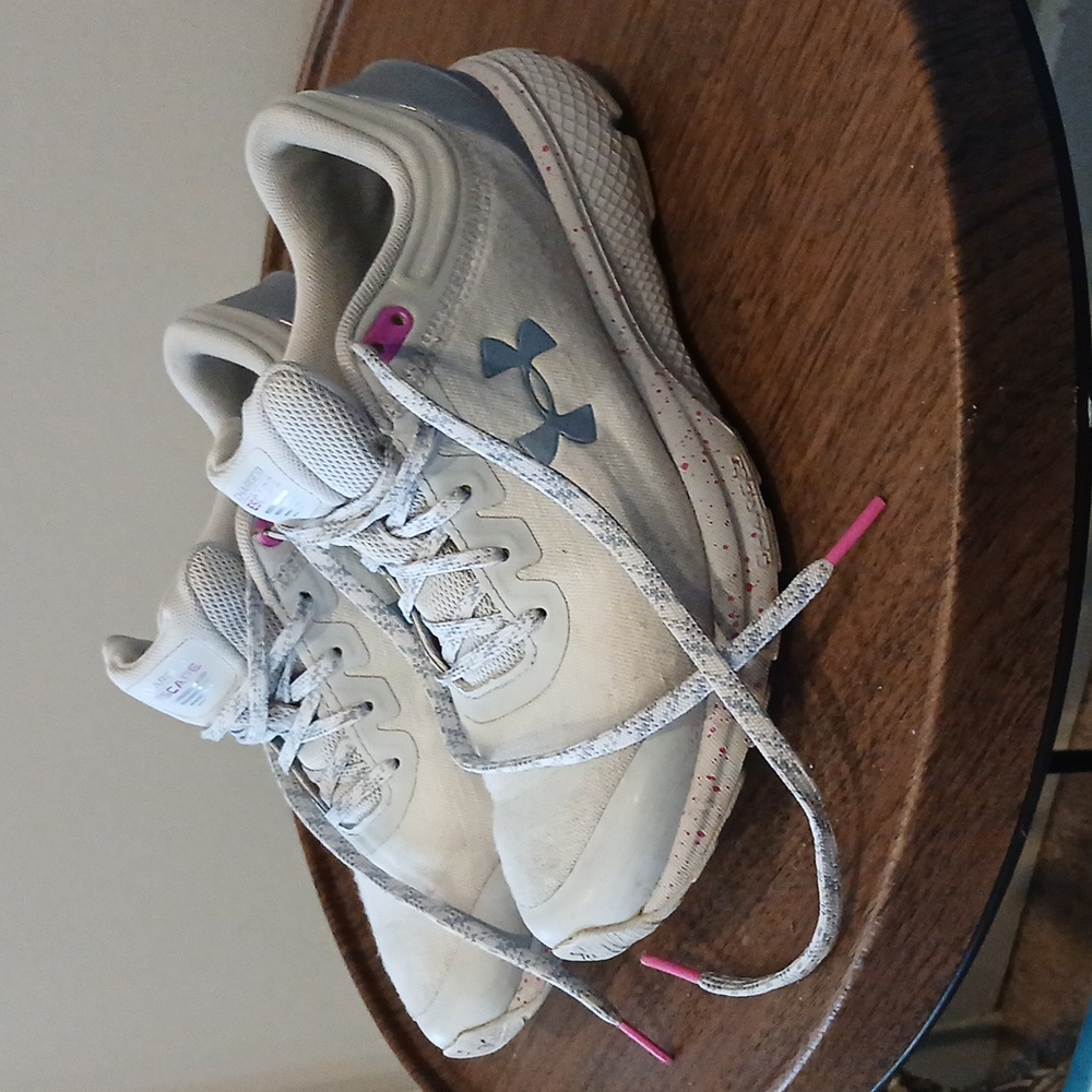 Under Armour Athletic Sneakers Gray with Pink Splatter Women’s Size 7